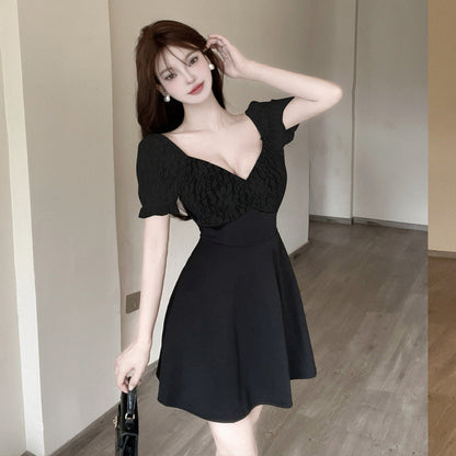 Levoire | Robe à col en V à encolure basse avec grande jupe Mini Dress Tout noir