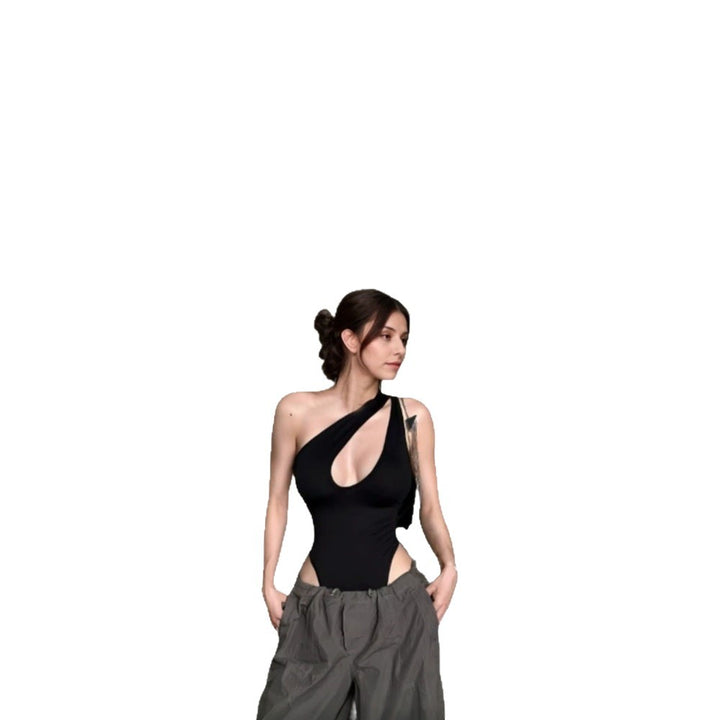 Maillot de bain tendance pour femmes avec découpe asymétrique et décolleté profond Levoire