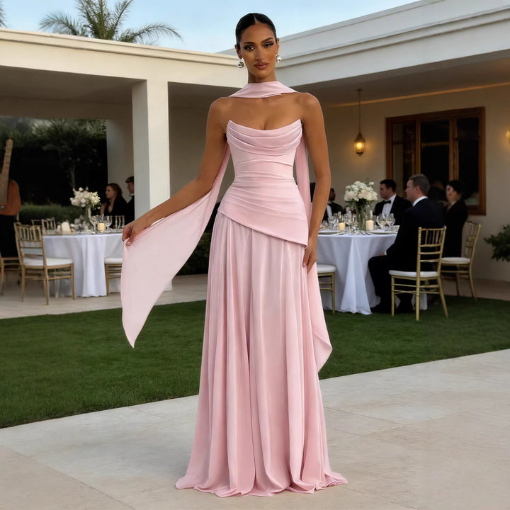 Robe de soirée élégante pour femmes avec un chic décolleté en cascade et une jupe volumineuse Levoire