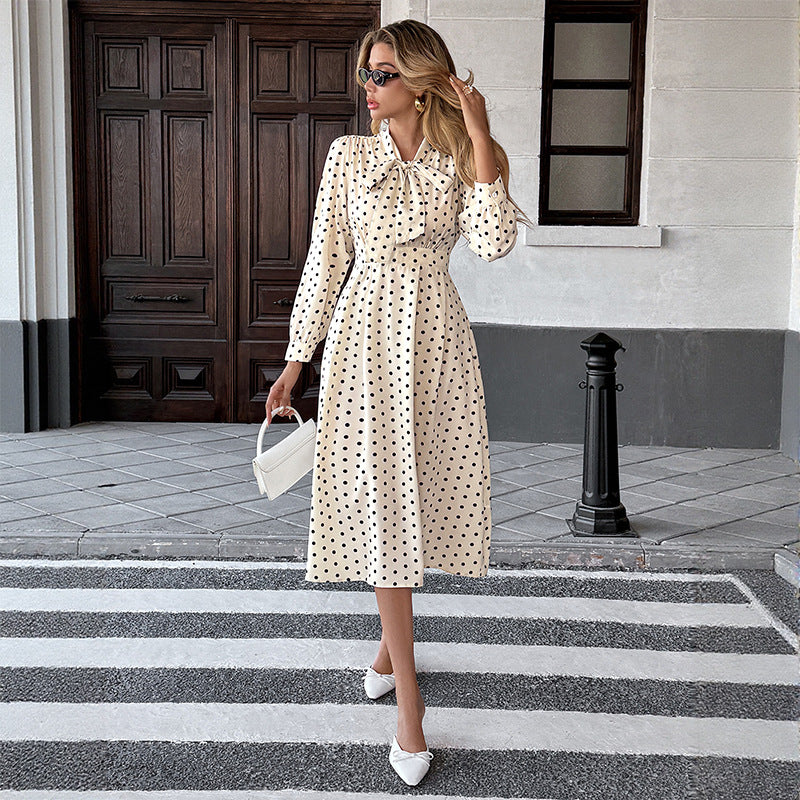 Robe midi à pois pour femmes avec col cravate et manches longues Levoire