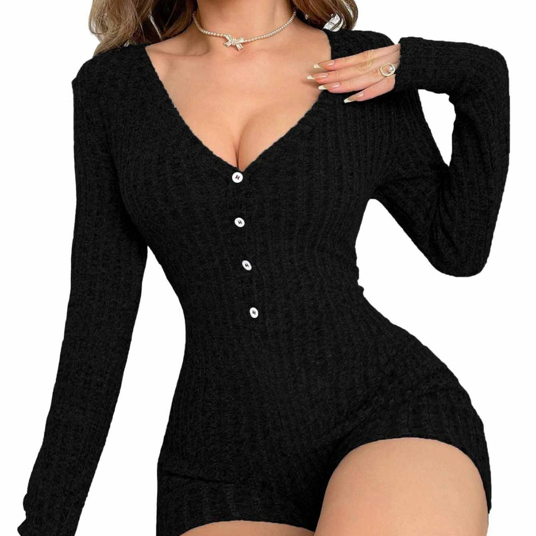 Combinaison tricotée pour femmes avec décolleté en V profond et détails de boutons Levoire