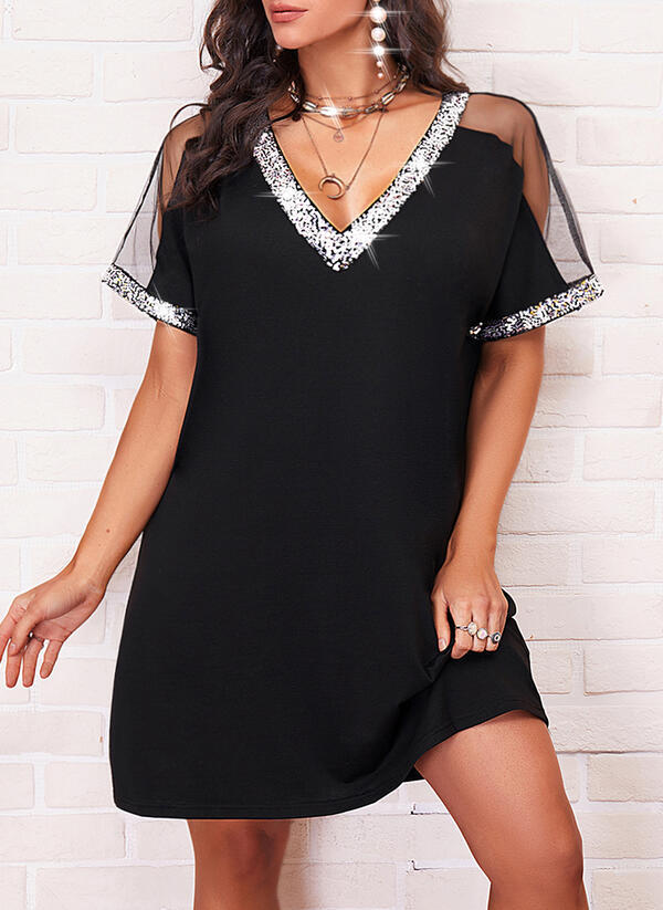 Robe décontractée tendance pour femmes avec un élégant col en V et une zone d'épaule transparente Levoire