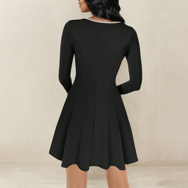 Robe pour femmes avec un décolleté carré élégant et des manches longues Levoire