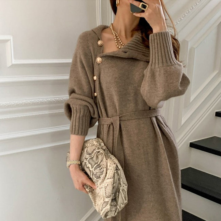 Robe en tricot pour femme avec col haut et détails de boutons décoratifs Levoire