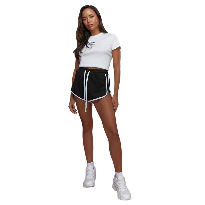 Shorts de sport pour femmes avec une texture en velours de haute qualité et des rayures contrastées sur les côtés Levoire