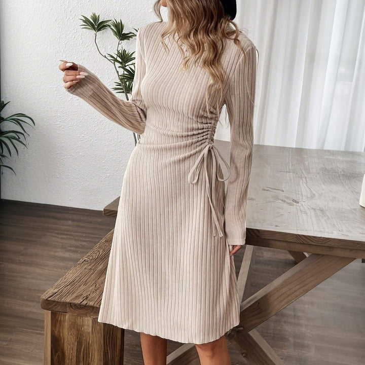 Robe midi pour femmes avec effet de drapé sophistiqué et ceinture à nouer sur le côté Levoire
