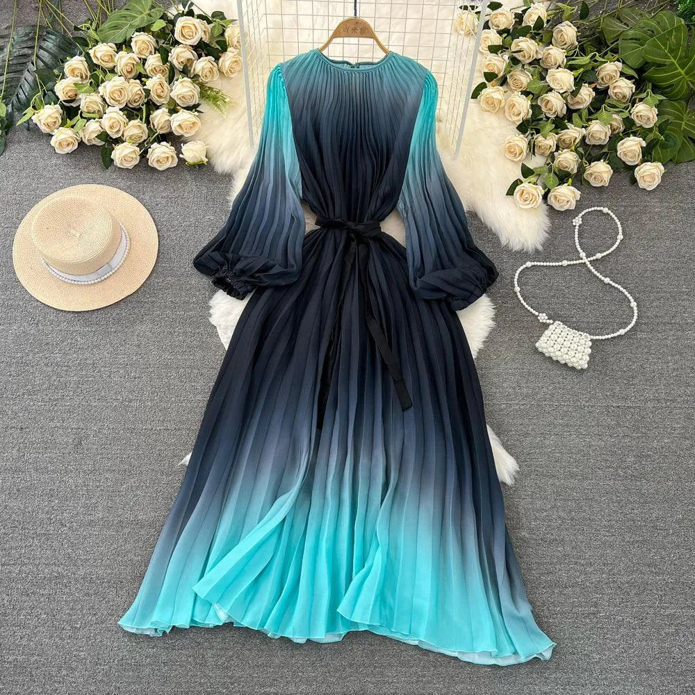 Levoire | Robe plissée en A avec dégradé mi-long Bleu ciel Taille libre