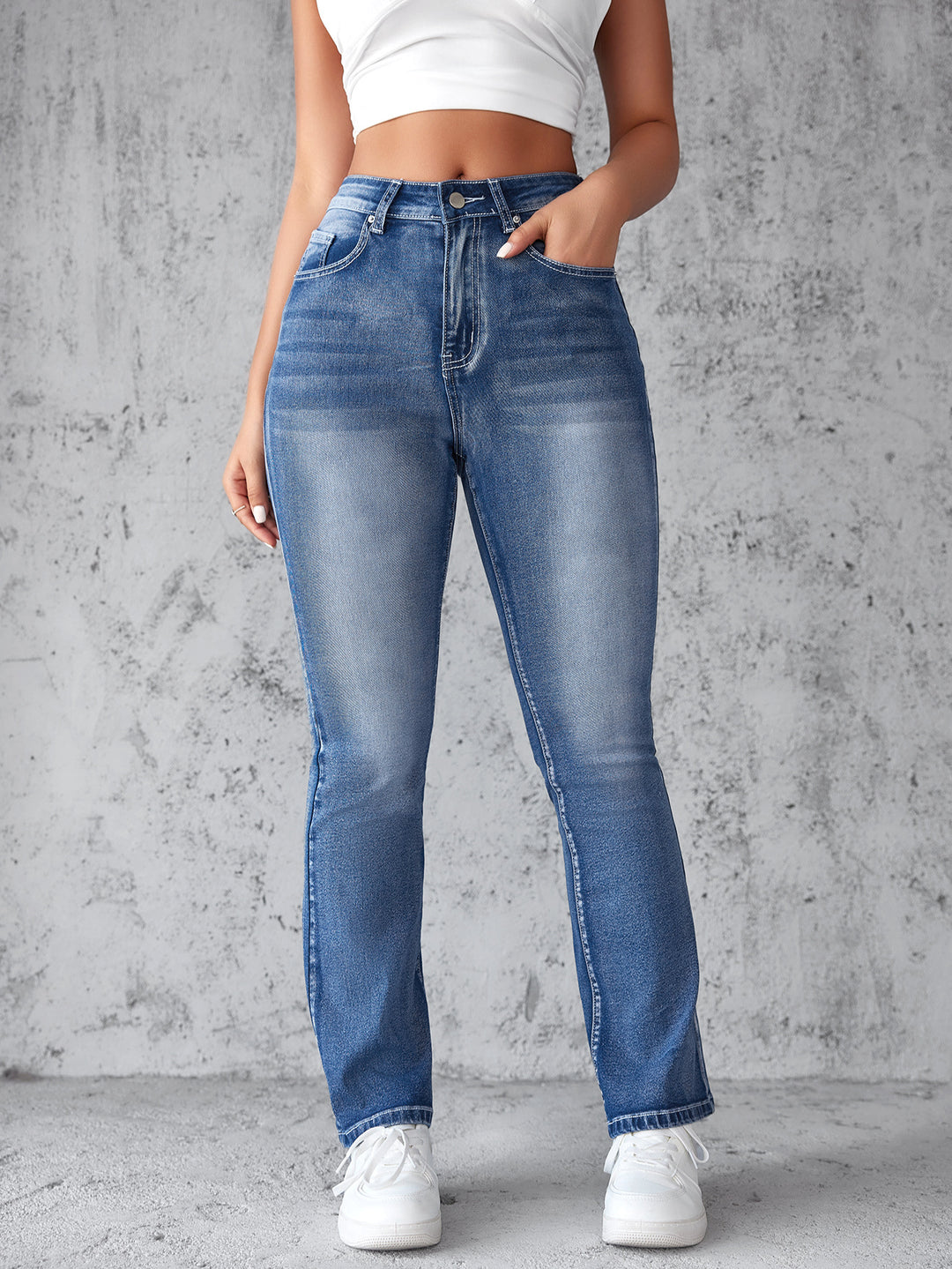 Jeans pour femmes taille haute avec coupe évasée Levoire