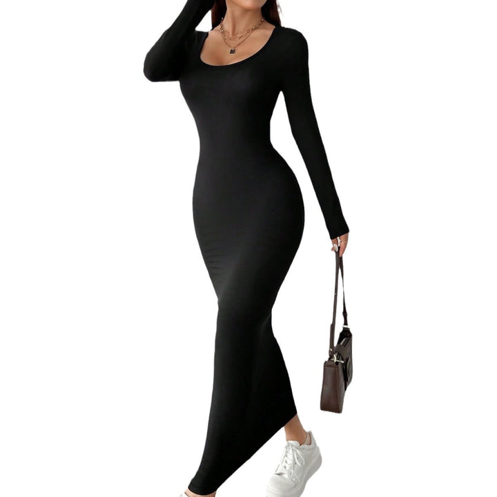 Robe maxi ajustée pour femmes avec des manches longues et un élégant col rond Levoire