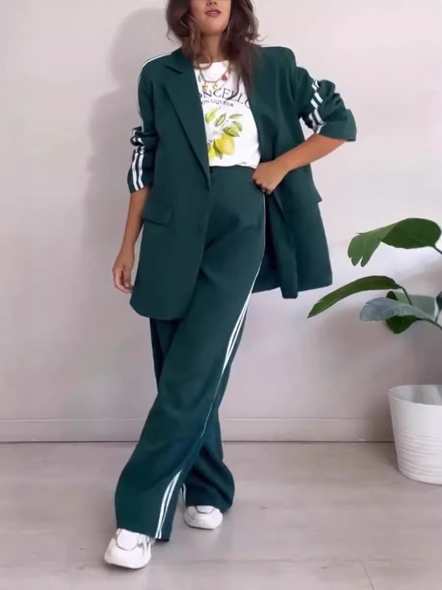 Ensemble blazer féminin à la mode avec des accents sportifs et une coupe décontractée Levoire