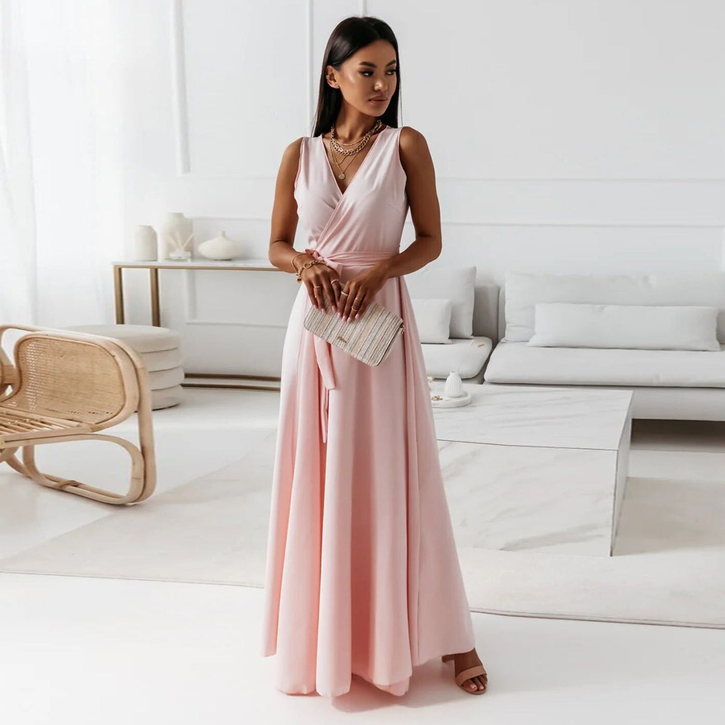 Levoire | Robe Longue Unicolore Pour Femmes Avec Décolleté En V Rose clair