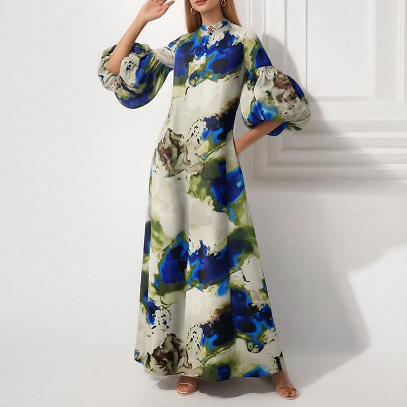 Robe maxi pour femmes avec des manches bouffantes volumineuses et un design coloré complexe Levoire