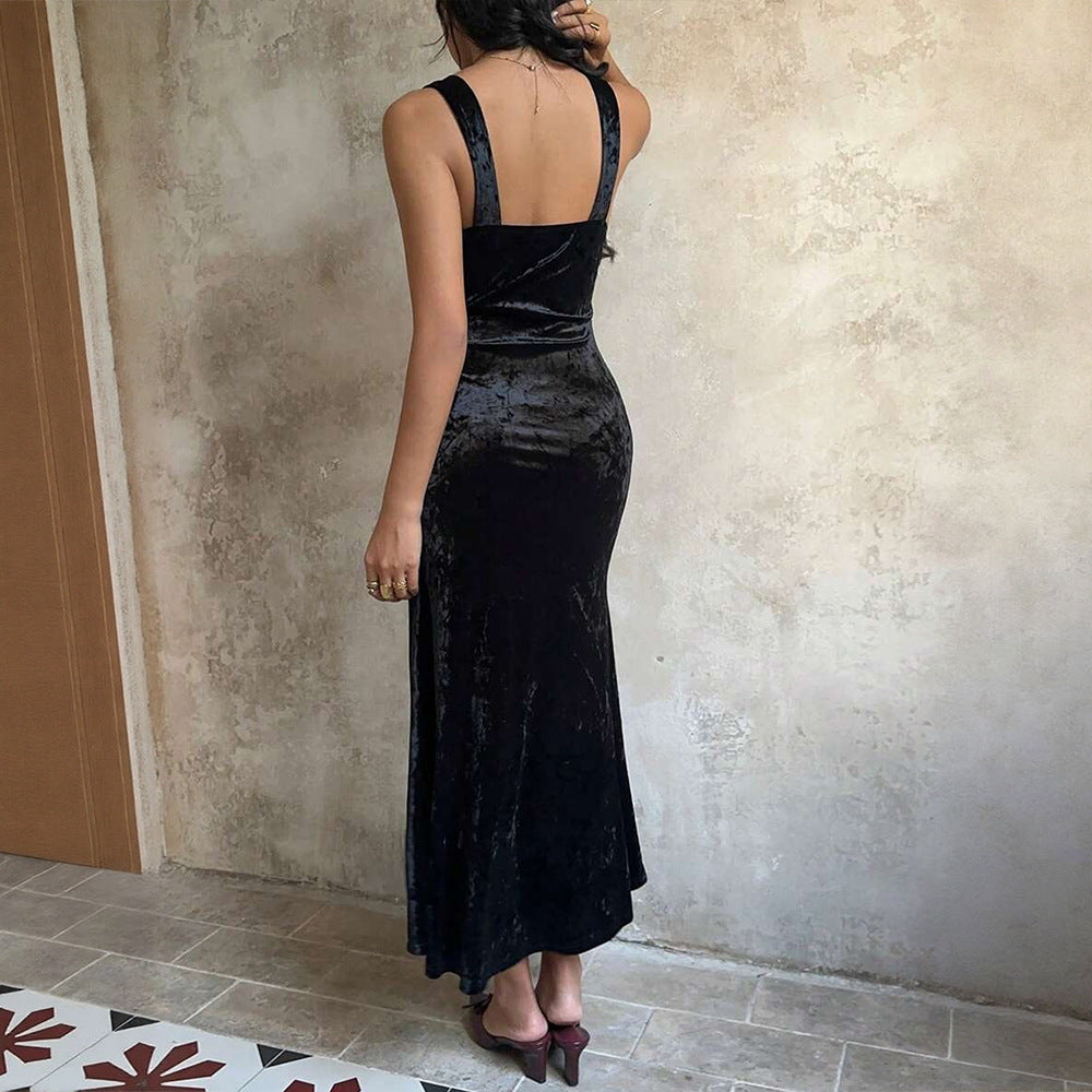 Robe maxi en velours pour femmes avec décolleté en V profond et élégantes bretelles spaghetti Levoire