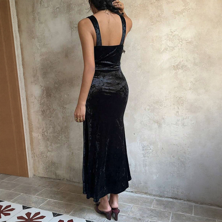 Robe maxi en velours pour femmes avec décolleté en V profond et élégantes bretelles spaghetti Levoire