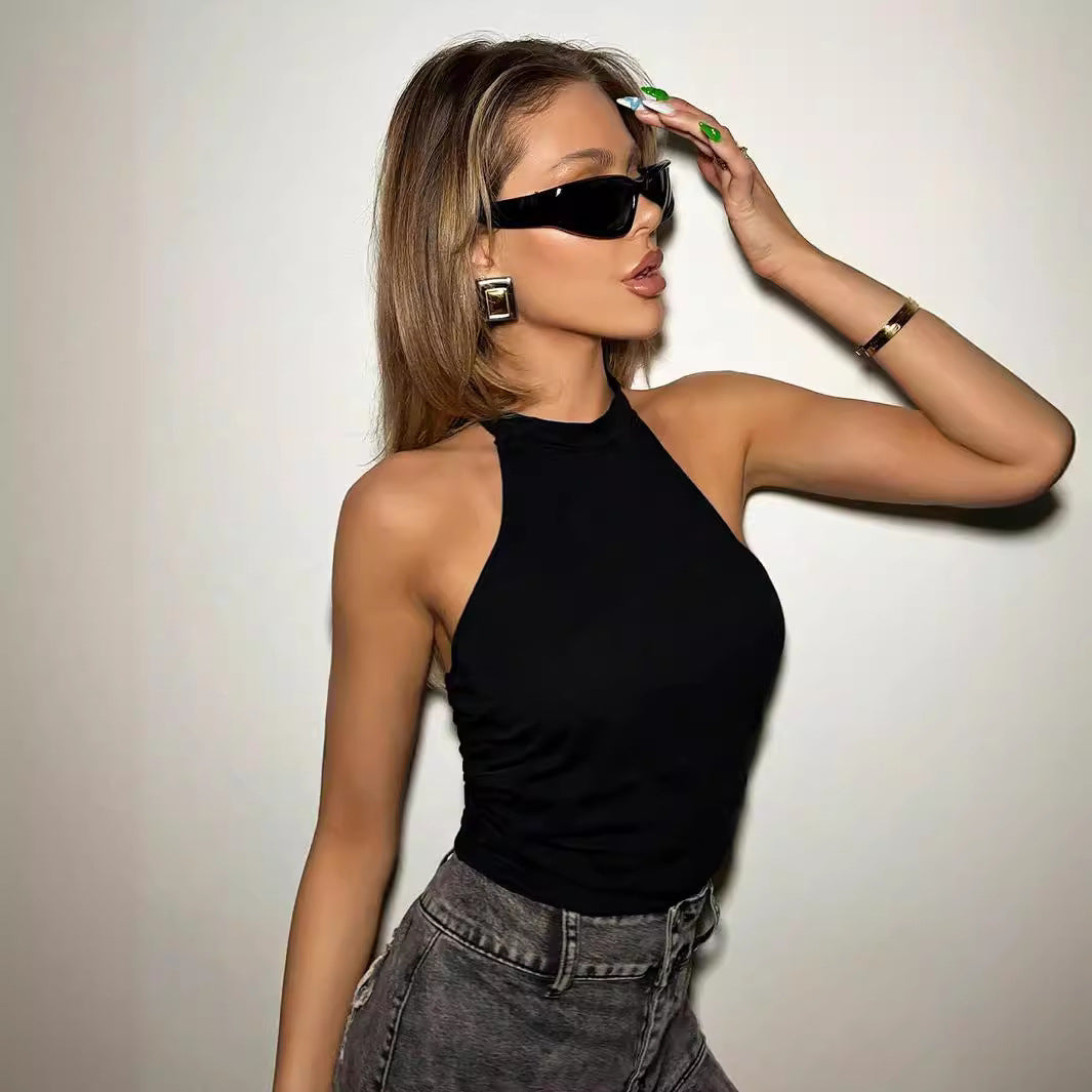 Top court pour femmes avec un design à col halter à la mode et une silhouette ajustée Levoire