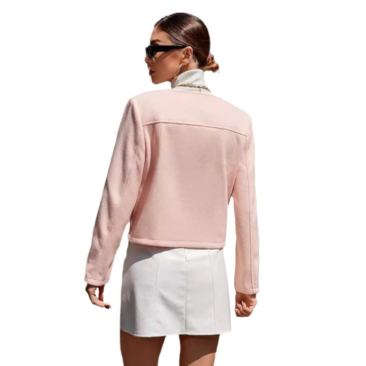 Veste bouclée à la mode pour femmes avec poches structurées et boutons dorés Levoire