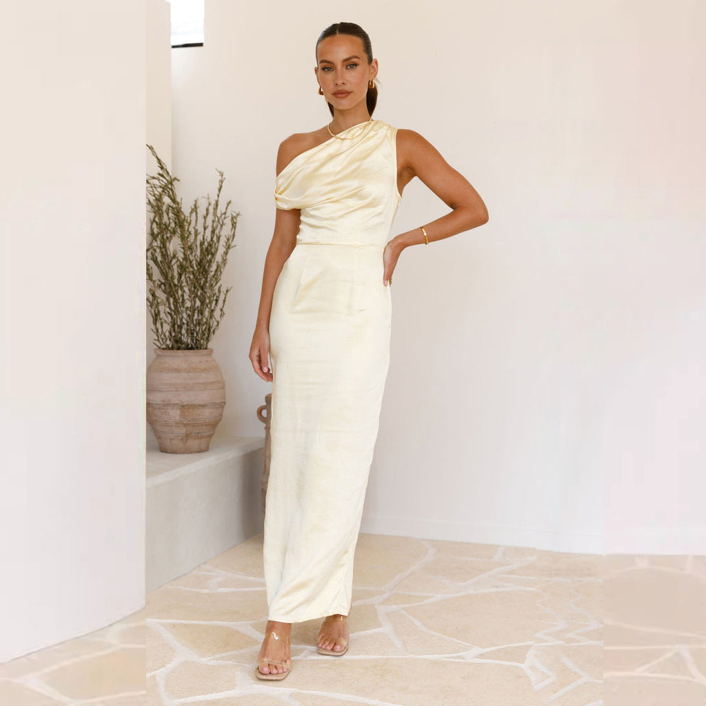Robe Maxi Chic pour Femmes avec Encolure Asymétrique et Détail Froncé Levoire