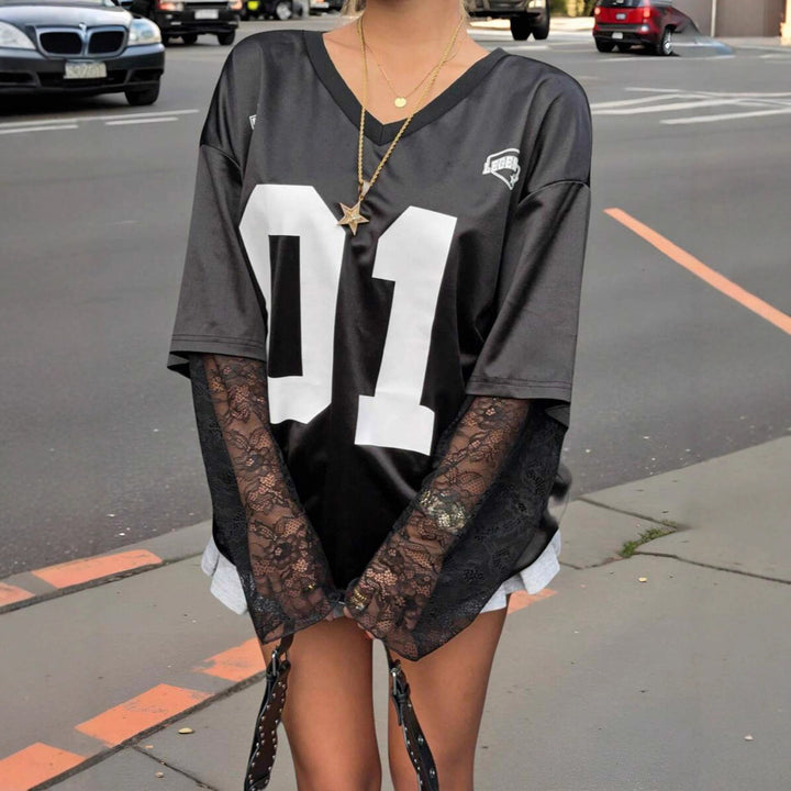 T-shirt de sport oversized pour femmes avec un design de manches en mesh excitant Levoire