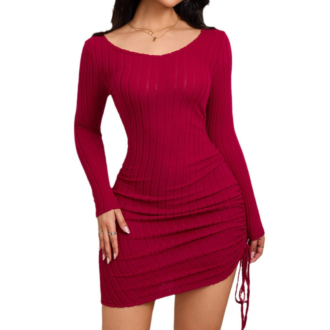 Robe mini moulante pour femmes avec draperie et élégant col bateau Levoire