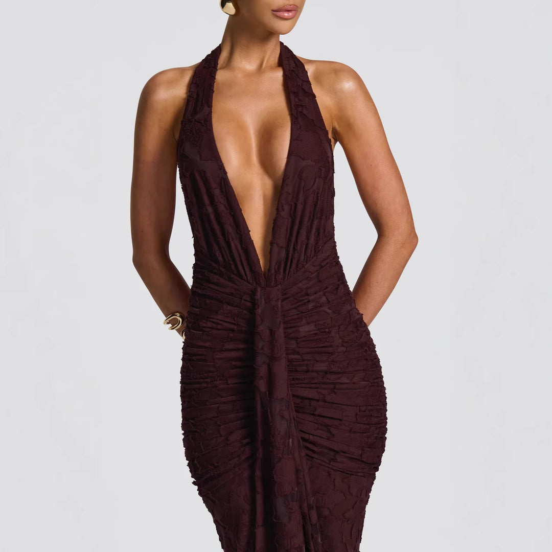Robe de soirée glamour pour femmes avec décolleté en V profond et texture froncée Levoire