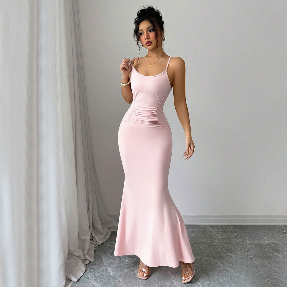 Robe maxi ajustée pour femmes avec des bretelles spaghetti et un design drapé sophistiqué Levoire