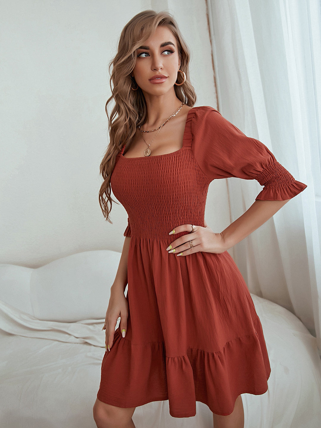 Robe à manches courtes pour femmes avec taille froncée et jupe volumineuse Levoire