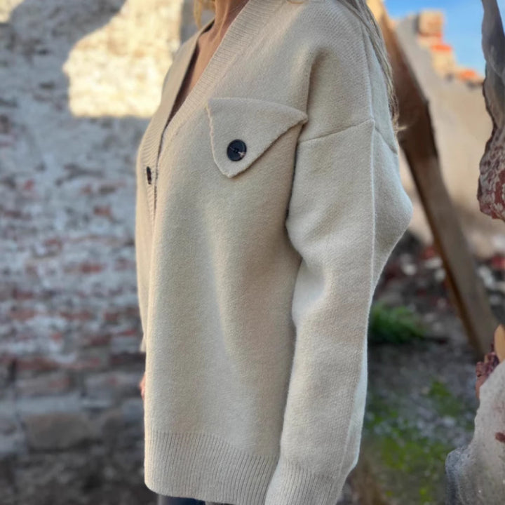 Cardigan en tricot douillet pour femmes avec détails de boutons et manches larges Levoire