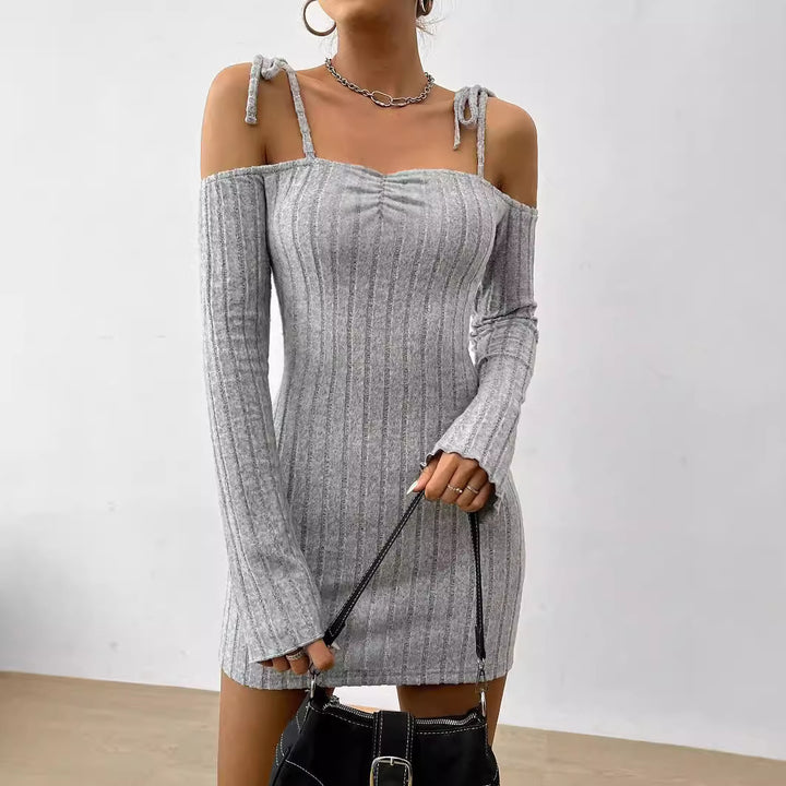 Robe mini femme avec design décolleté découvrant les épaules et tricot rib trendy Levoire