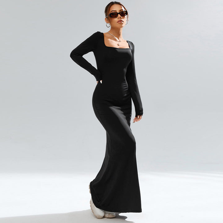 Robe maxi élégante pour femme avec un décolleté carré inhabituelle et une silhouette valorisante