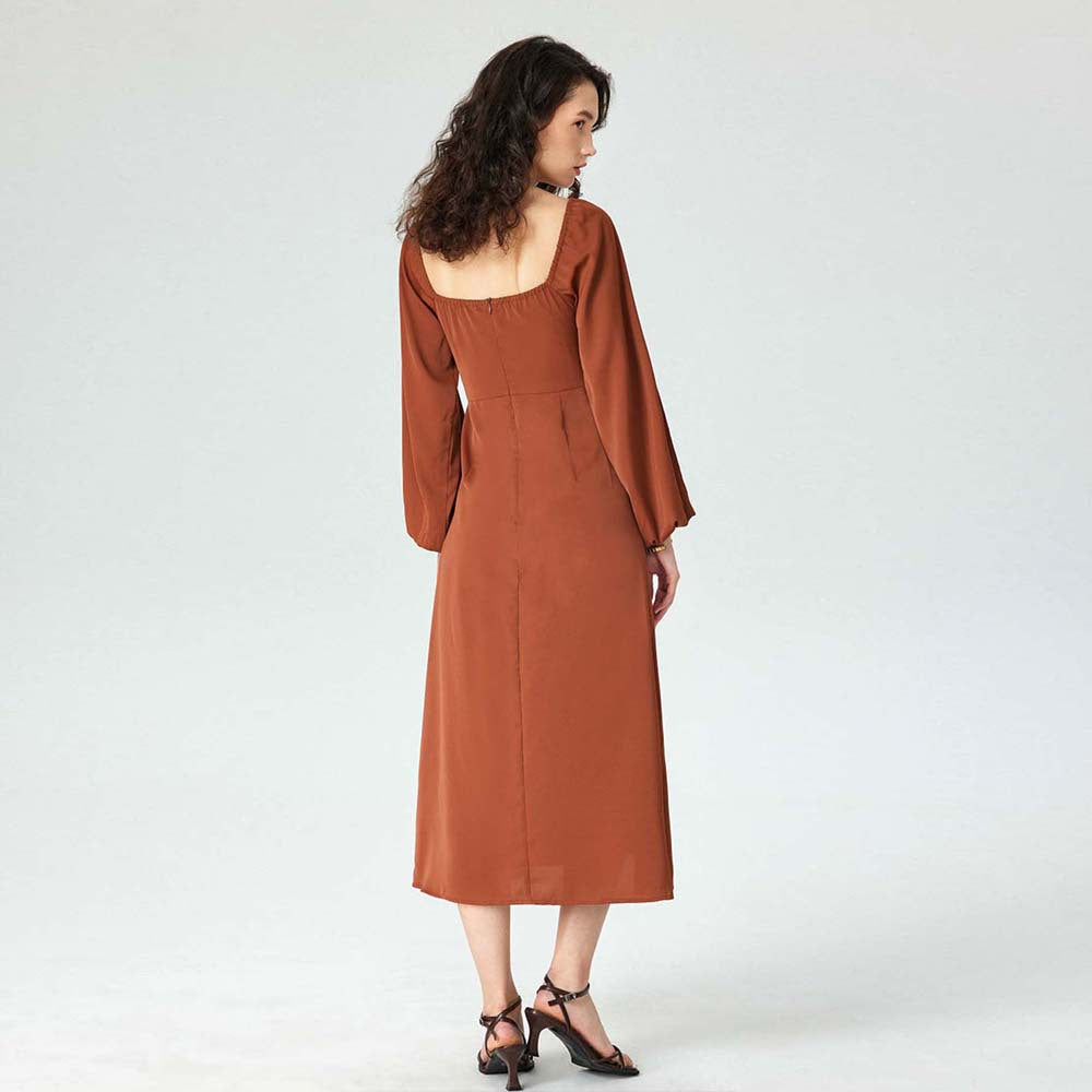 Robe midi pour femmes avec des manches bouffantes raffinées et une haute fente Levoire