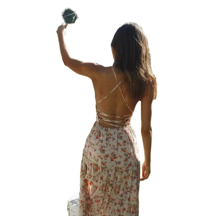 Robe maxi pour femmes avec des imprimés floraux délicats et des bretelles spaghetti sophistiquées Levoire