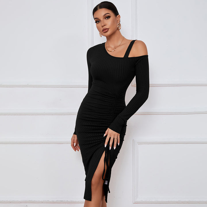 Robe côtelée ajustée pour femme avec décolleté asymétrique et fronces sophistiquées Levoire