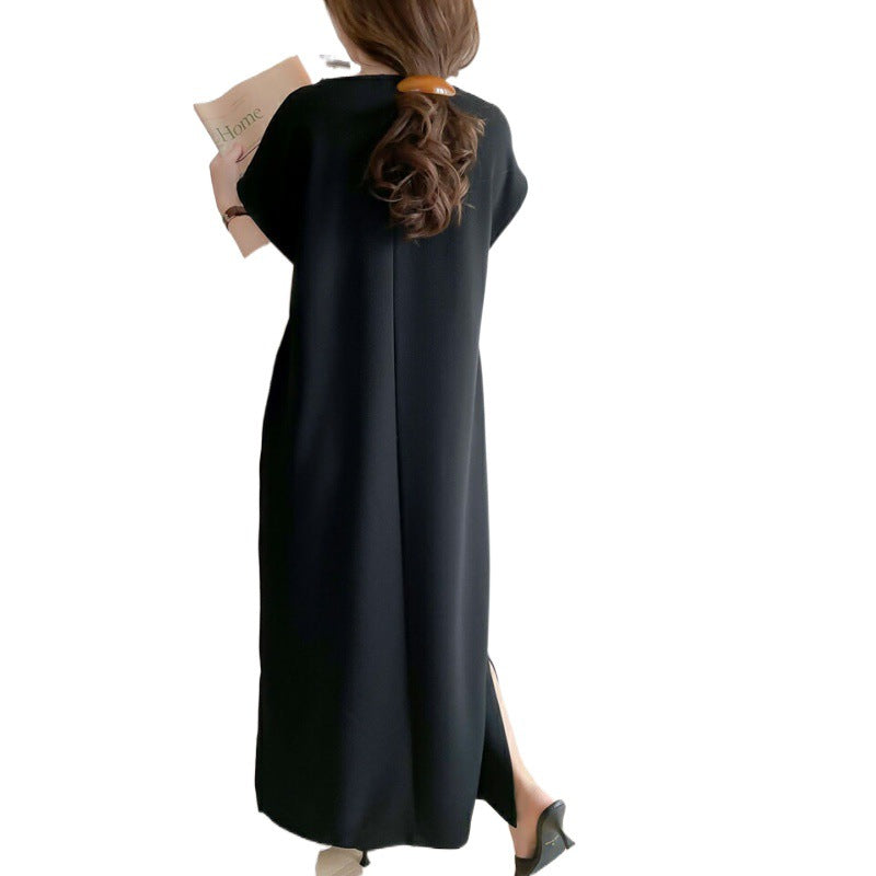 Robe midi pour femmes avec un innovative col en V et des poches latérales pratiques Levoire