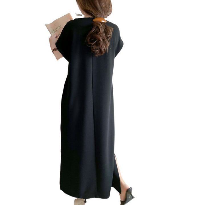 Robe midi pour femmes avec un innovative col en V et des poches latérales pratiques Levoire