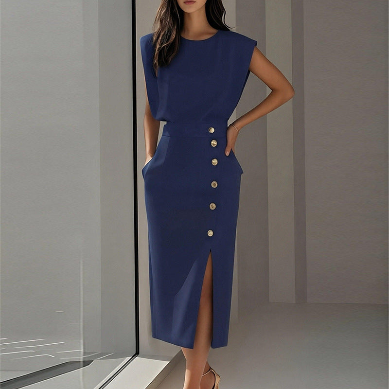 Robe midi élégante pour femmes avec détails de bouton et fente sur le côté Levoire