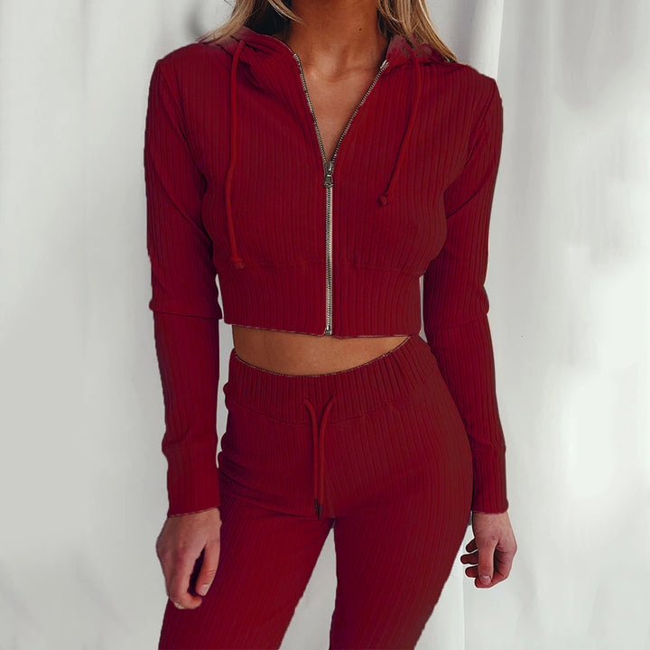 Ensemble de hoodie court sportif pour femmes avec un design en fines côtes et un grand confort de port Levoire