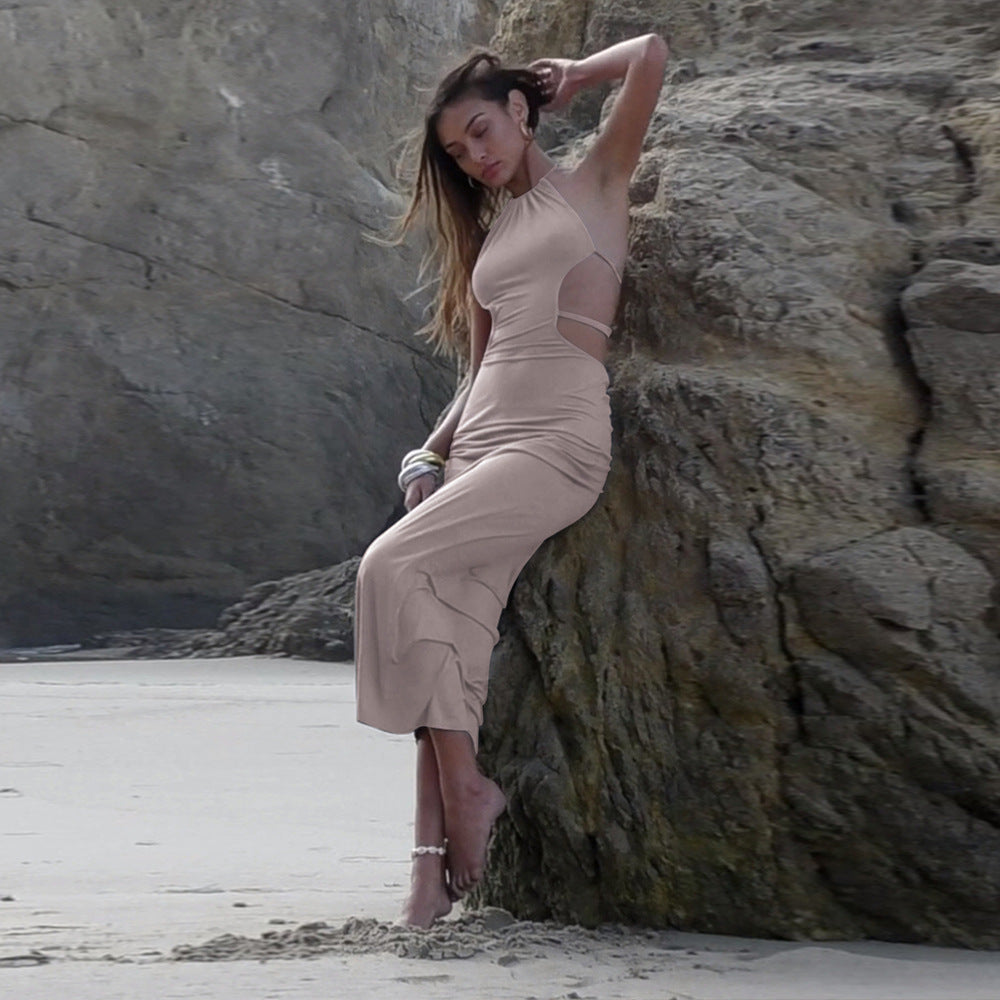 Robe maxi ajustée pour femmes avec décolleté asymétrique et élégante découpe dans le dos Levoire