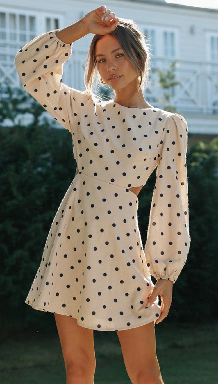 Robe minnie à pois pour femmes avec des manches volumineuses et une coupe ajustée Levoire