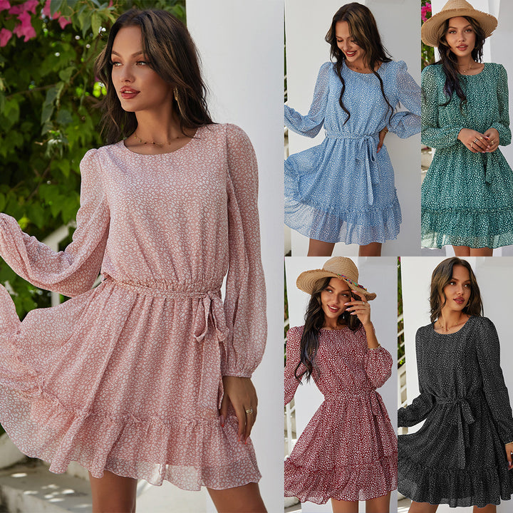 Robe mini aérienne pour femmes avec des détails volantés et une ceinture à nouer Levoire