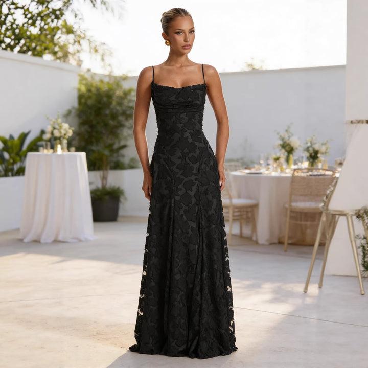 Robe maxi de haute qualité pour femmes avec un motif floral scintillant et des bretelles spaghetti élégantes Levoire
