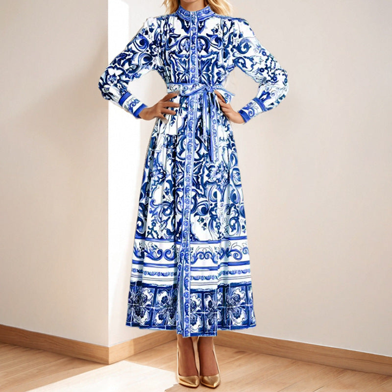 Dame Élégante Robe Maxi avec Motif Floral Délicat et Ceinture Pratique Levoire