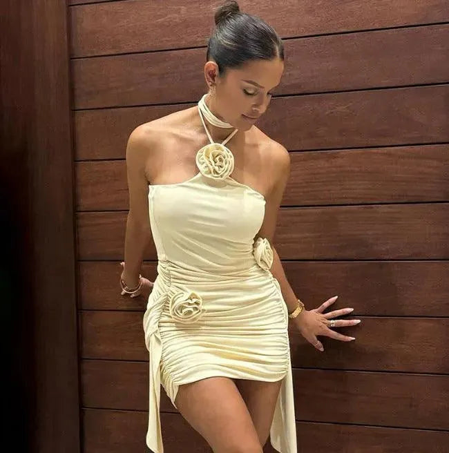 Levoire | Robe Knockout ajustée à enfiler sans dos avec découpe en V pour femmes Abricot