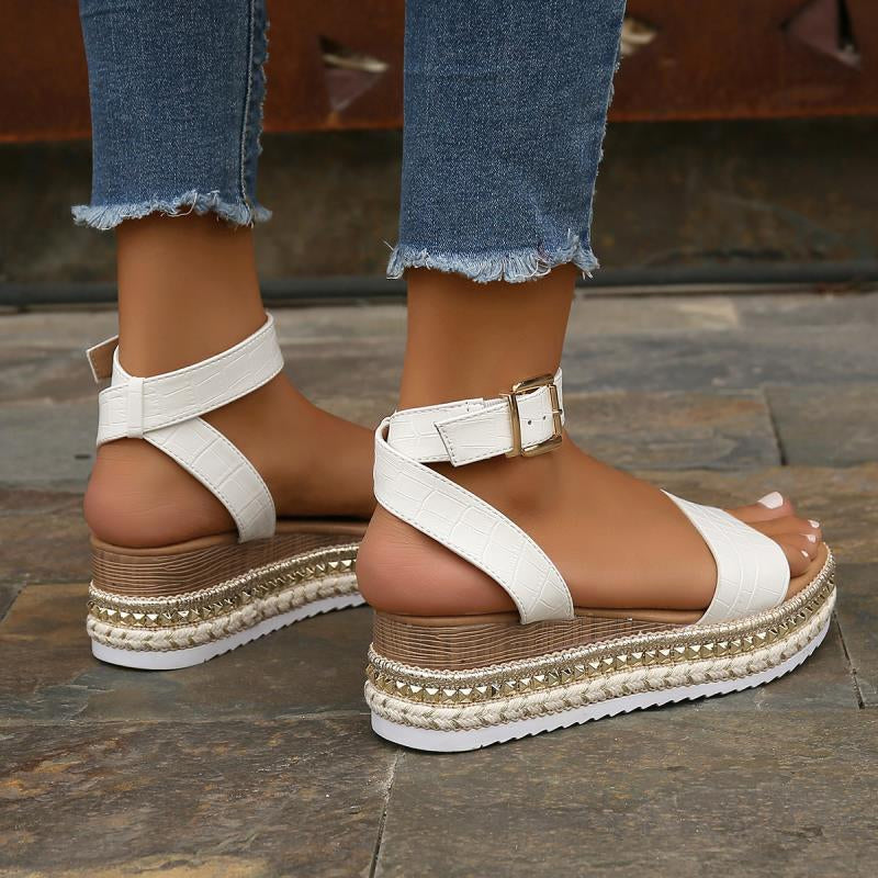 Levoire | Sandales Plates Élégantes Pour Femmes Avec Des Brides