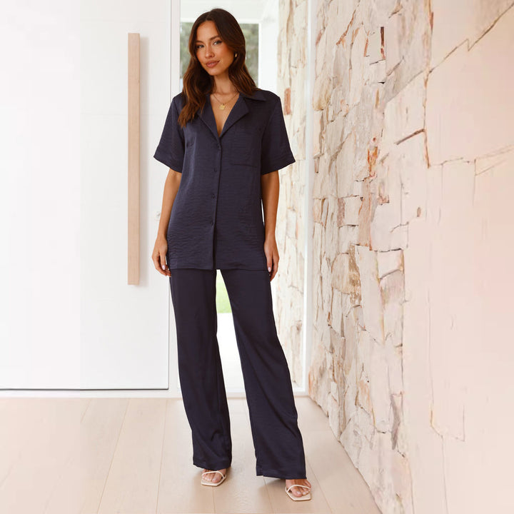 Ensemble de pyjama en satin pour femmes avec blouse élégante à manches courtes et pantalon loose Levoire