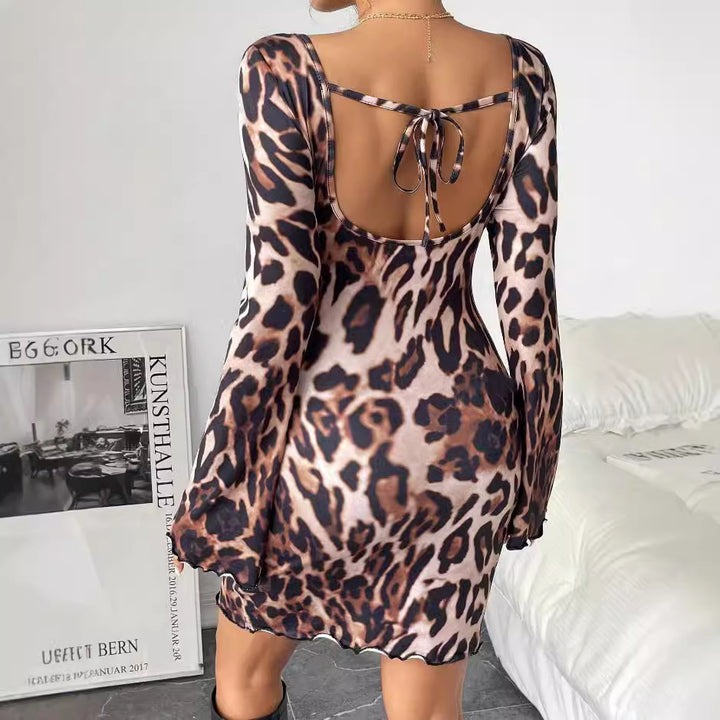 Robe mini pour femmes avec de larges manches évasées et imprimé léopard Levoire