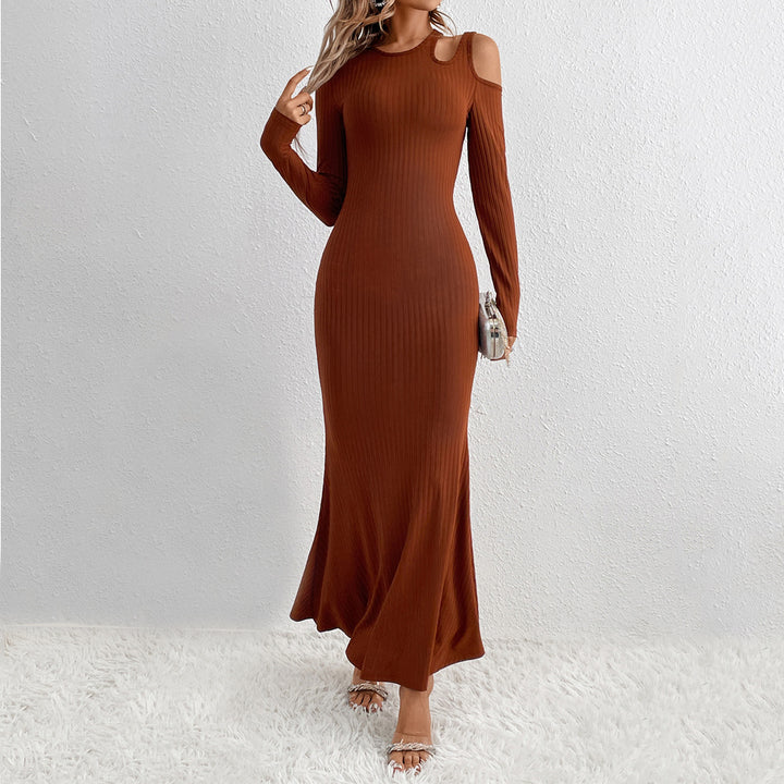 Robe maxi pour femmes avec un design découpé élégant et une coupe flatteuse pour la silhouette Levoire