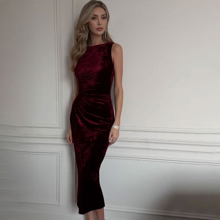 Robe de soirée en velours pour femmes avec coupe ajustée et détails drapés raffinés Levoire