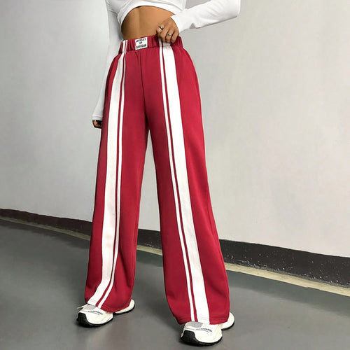 Pantalons d'entraînement pour femmes dans une coupe moderne avec des rayures latérales Levoire