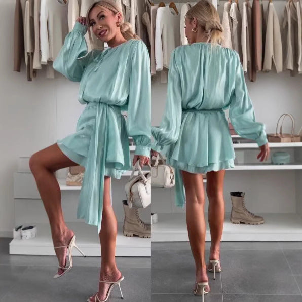 Robe portefeuille élégante pour femmes en tissu brillant et soyeux Levoire