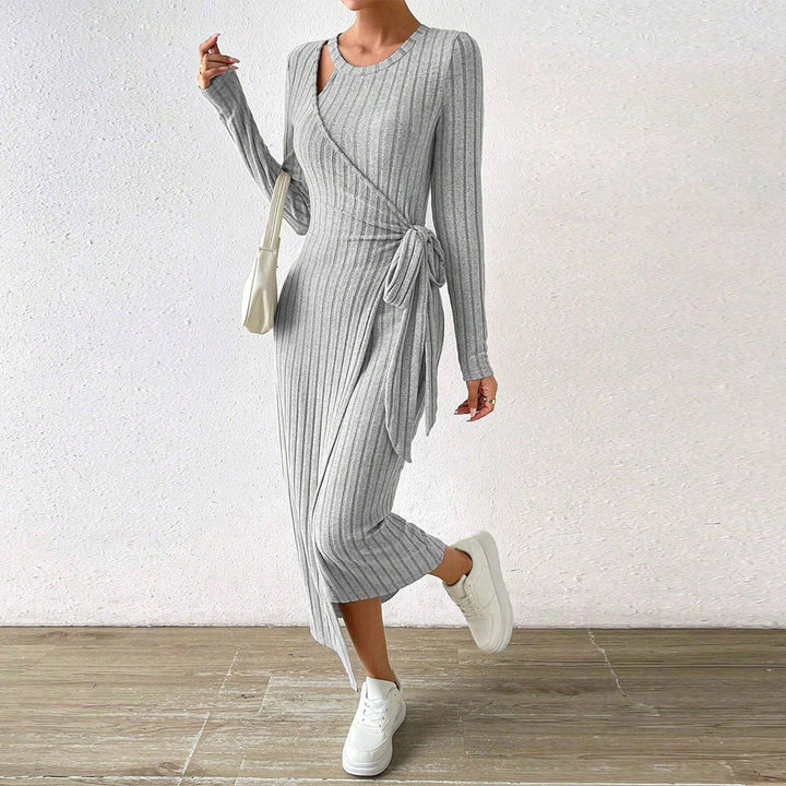Robe portefeuille pour femmes avec de fines structures en côte et une coupe élégante Levoire